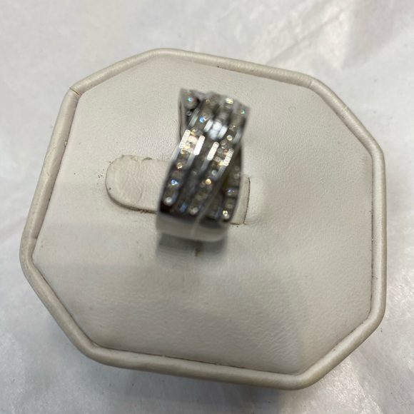 14K Diamonds Ring - Picture 3 of 5